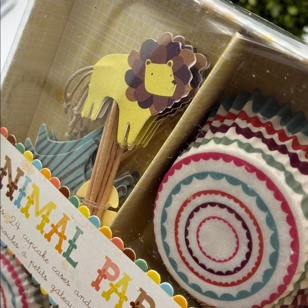 Williams Sonoma Animal Parade Cupcake Kit - Pink and Brown